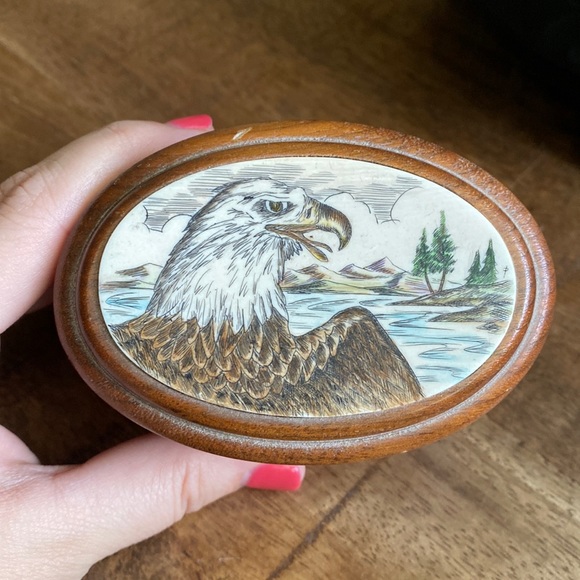 🦅Oval Wooden Eagle Keepsake Box - Picture 3 of 12